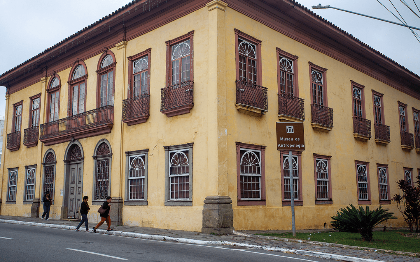 Antiga esta o de trem de Jacare 