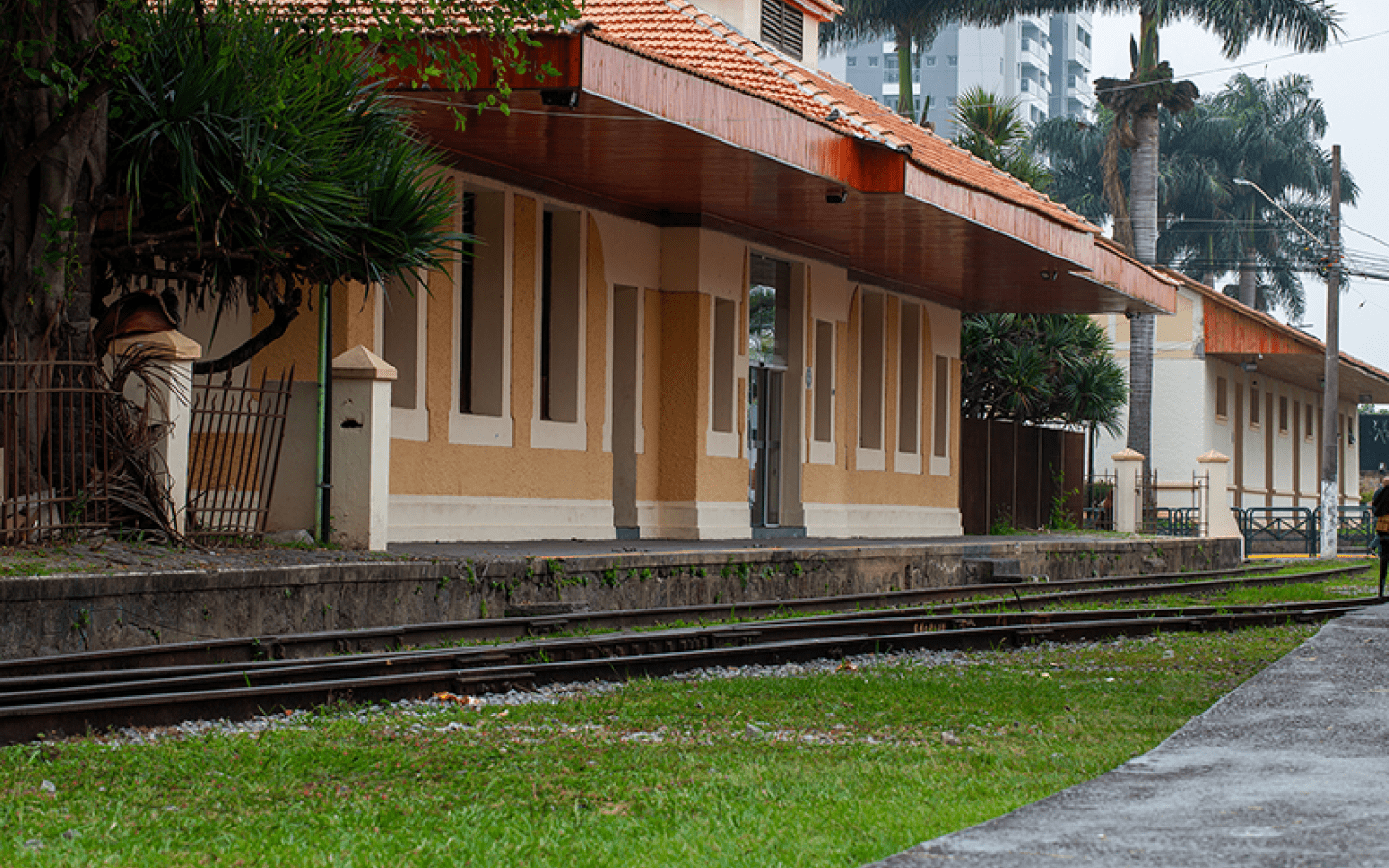 Antiga esta o de trem de Jacare 